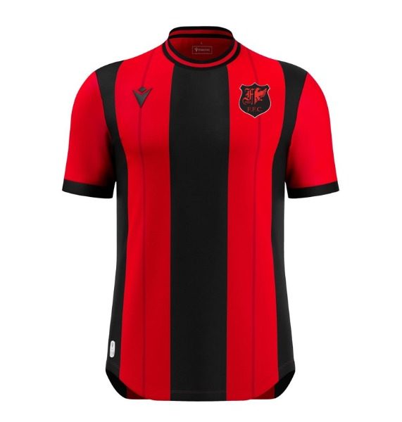 Produkt sportiv Macron, Macron Store Tirana
